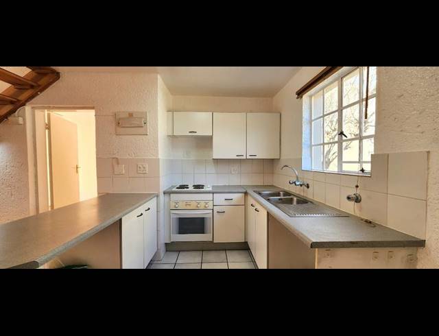 2 BEDROOM TOWNHOUSE FOR SALE IN BASSONIA